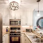 4470 Windswept Villa Woodland Suite