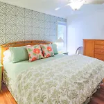 Palm Bungalow
