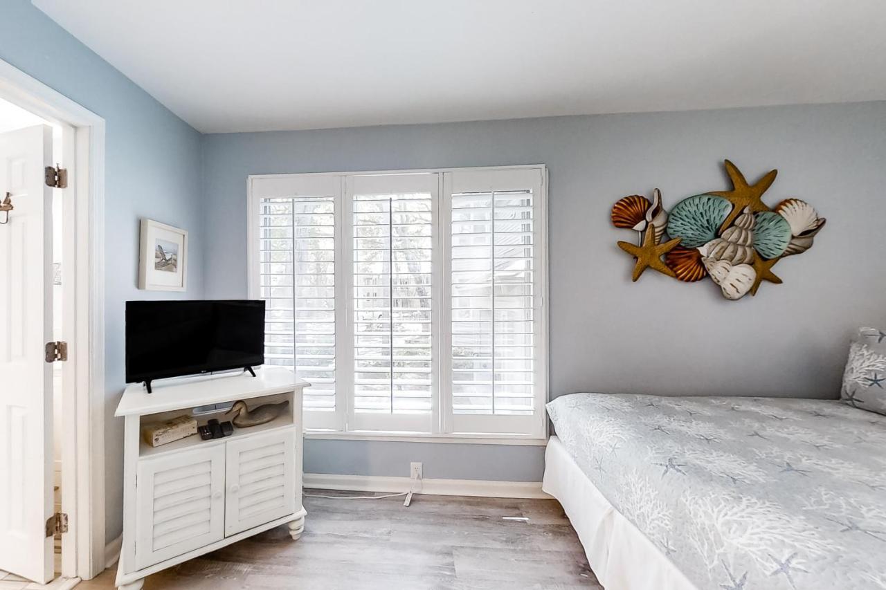4839 Dolphin Apartment *