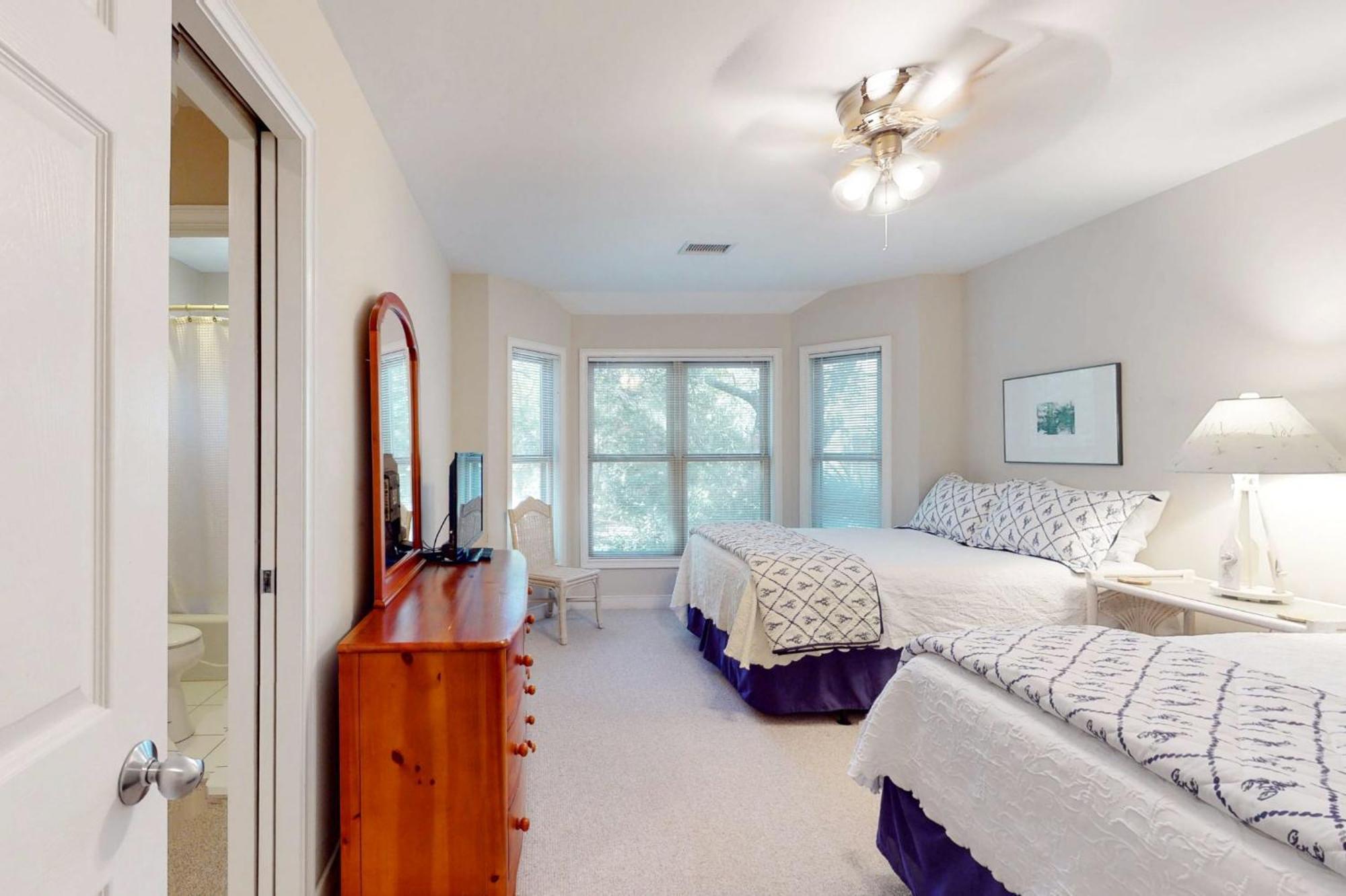350 Oak Woods