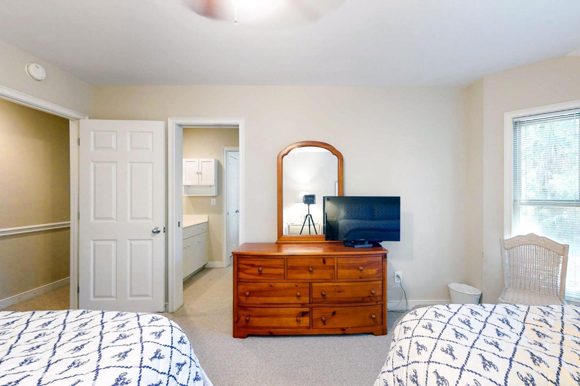 350 Oak Woods