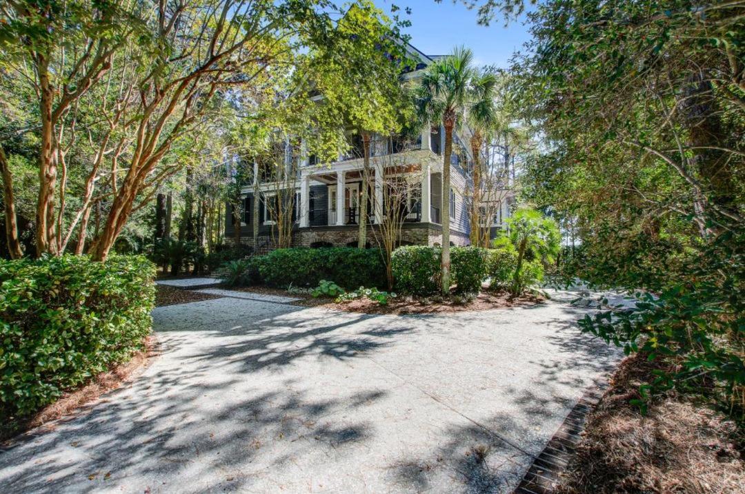 12 Falcon Point Road