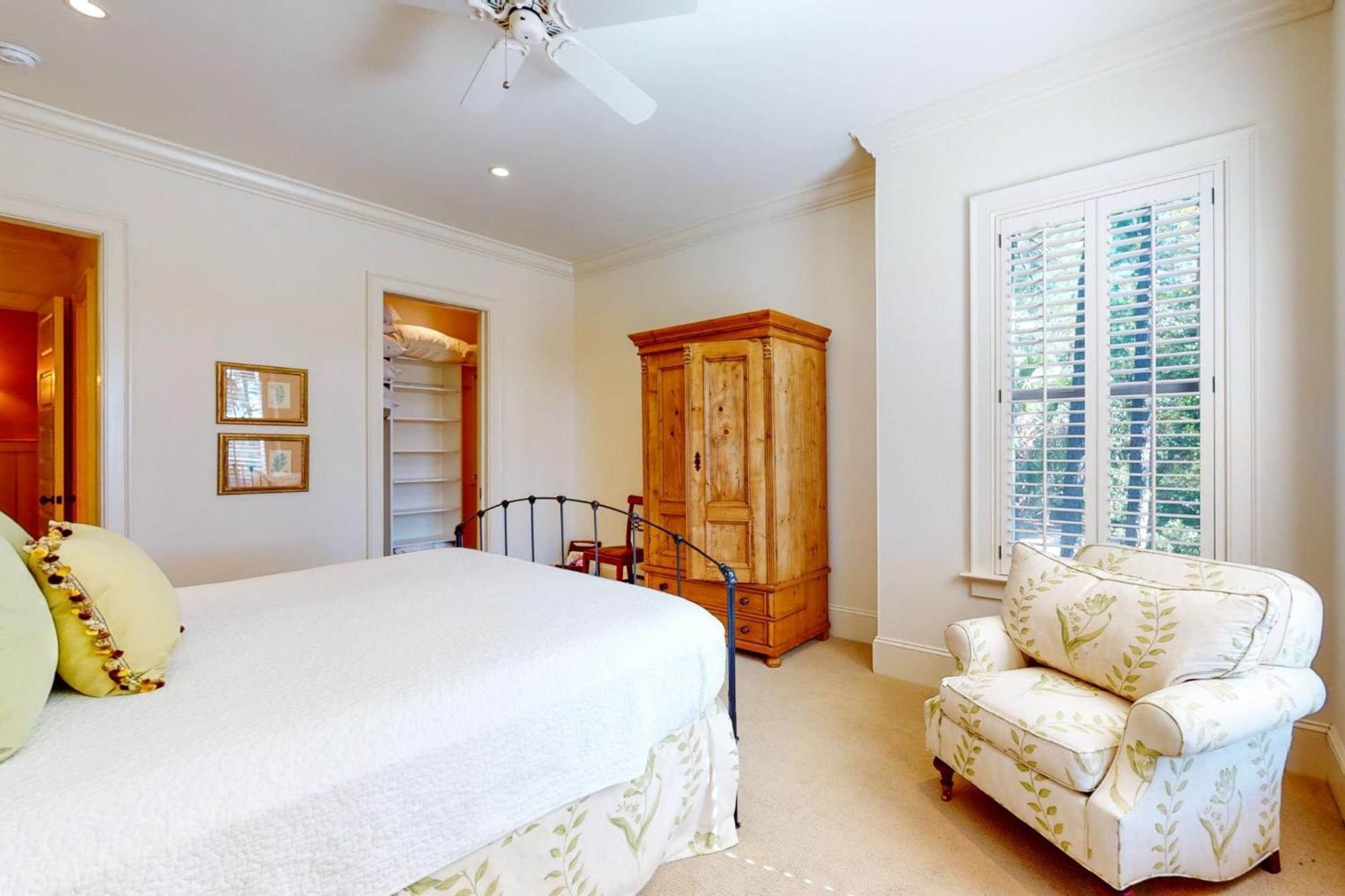 12 Falcon Point Road *
