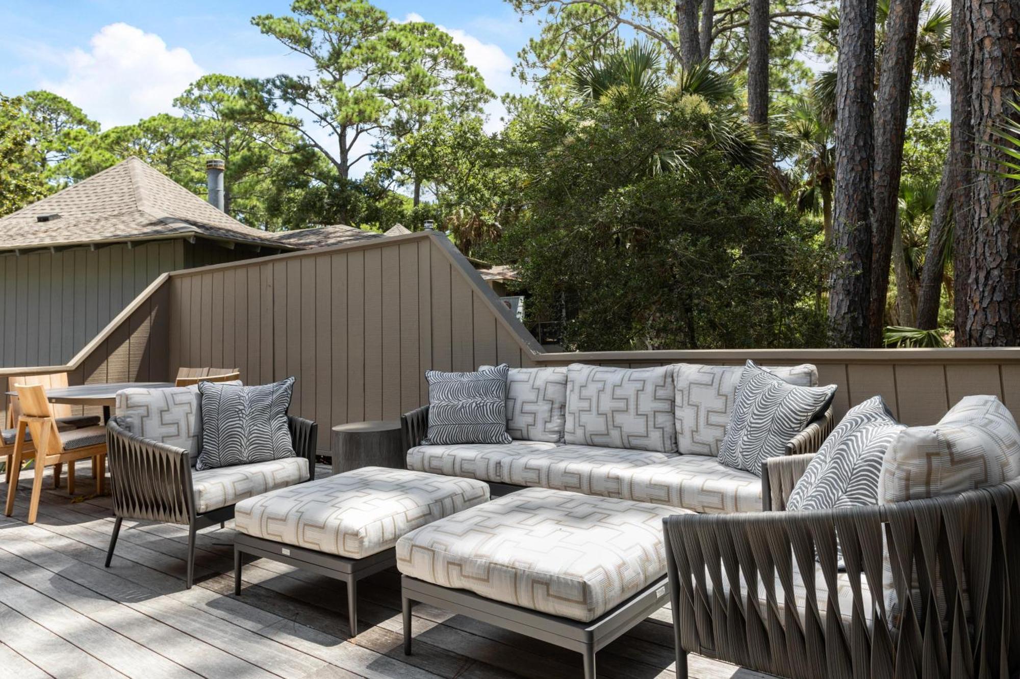 1082 Sparrow Pond Lagoon View *