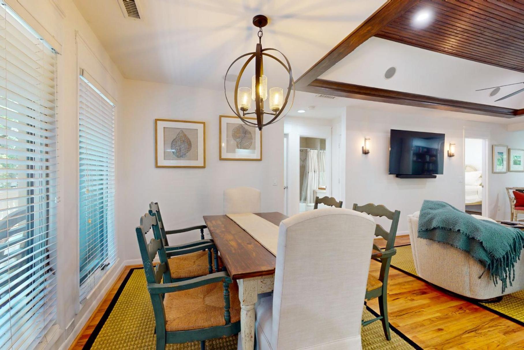 1063 Sparrow Pond Woodland View *