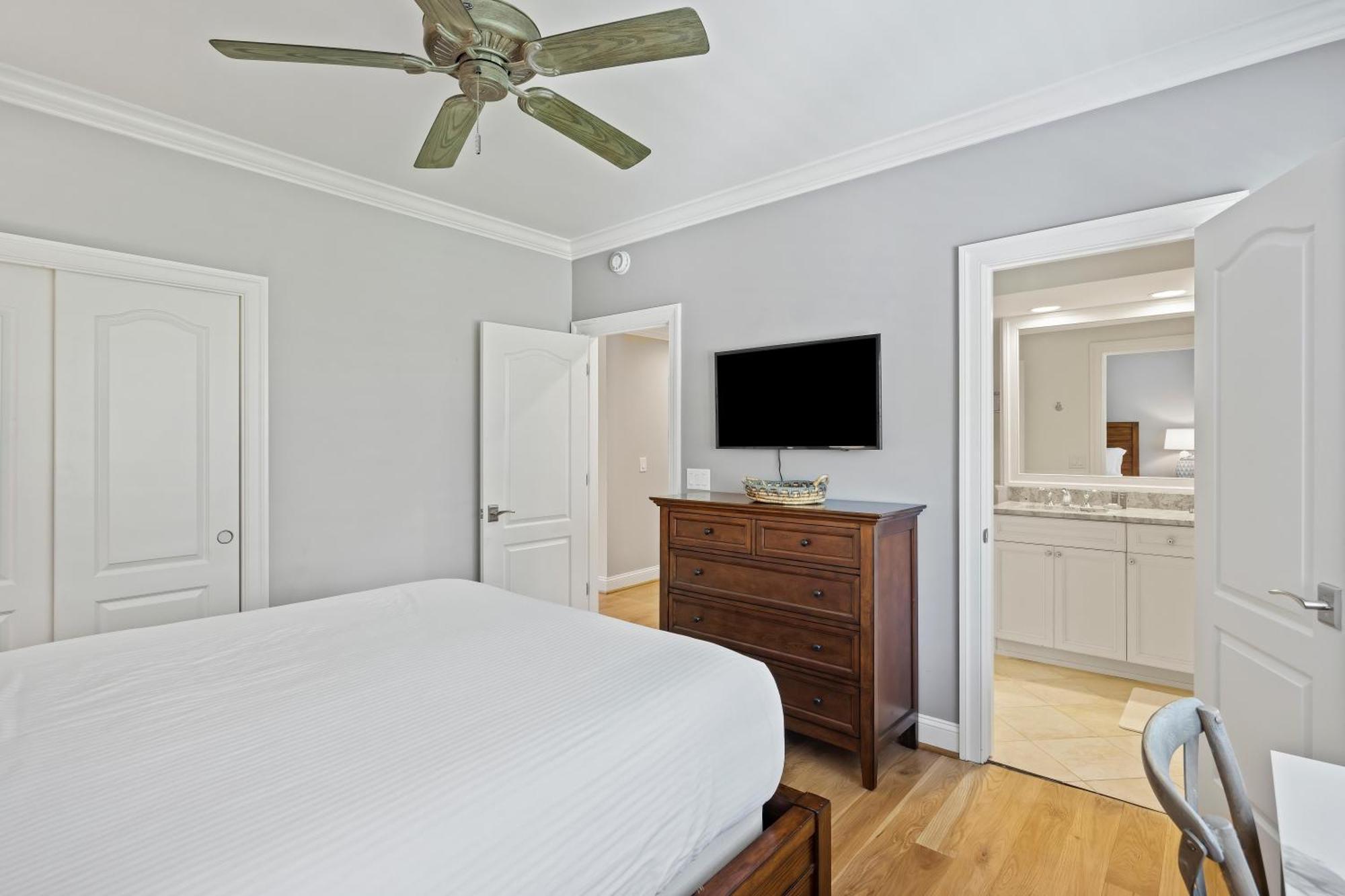 4976 Turtle Point *