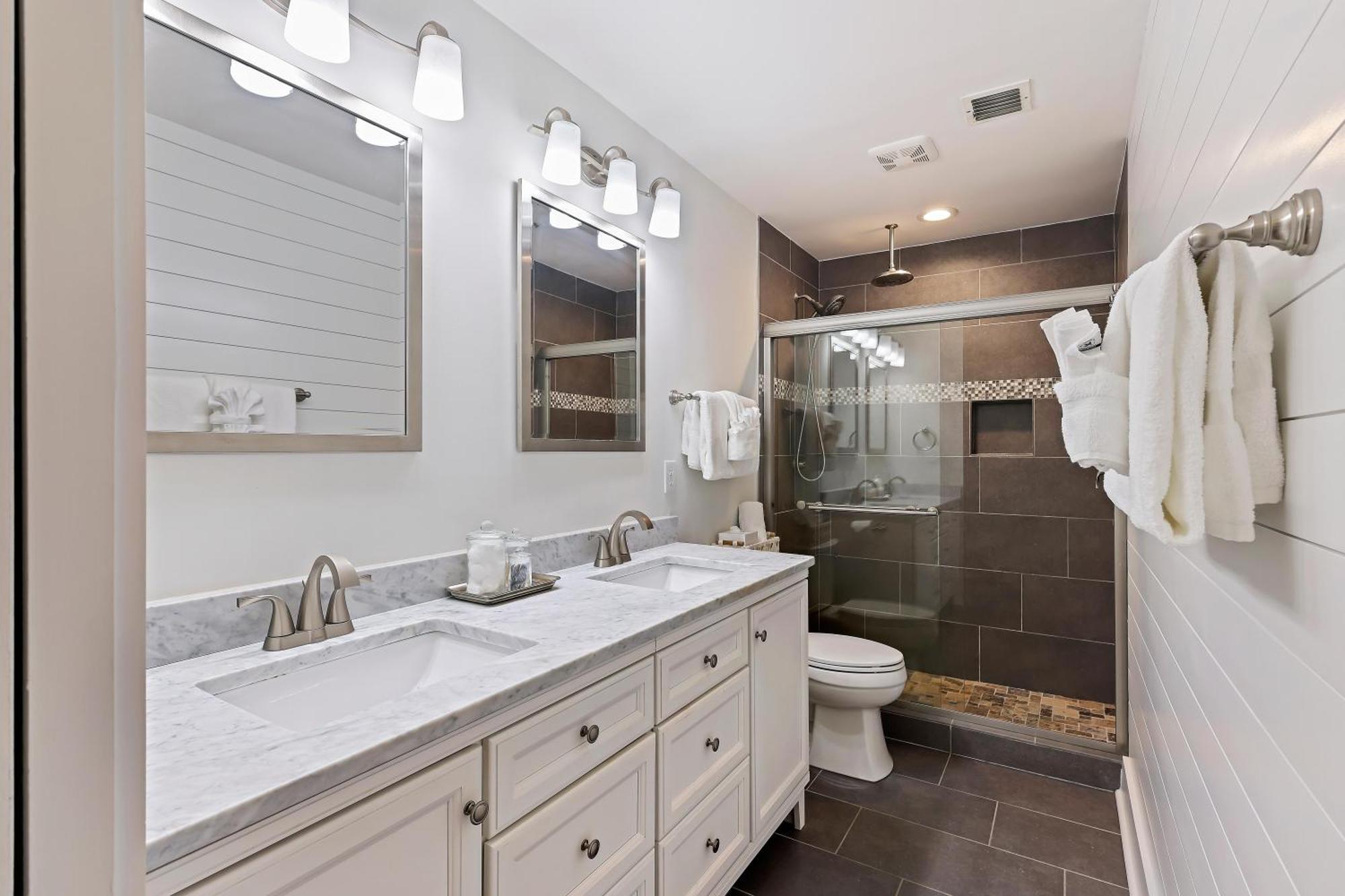 1332 Fairway Oaks