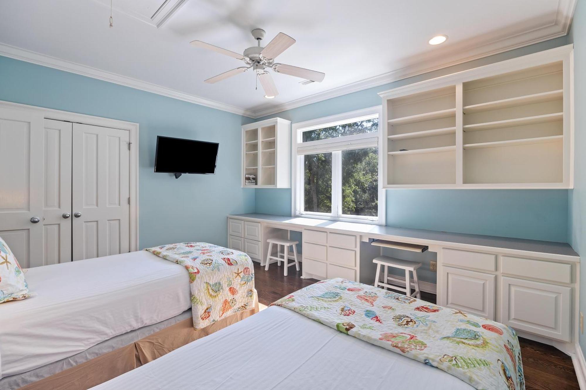 374 Oak Woods